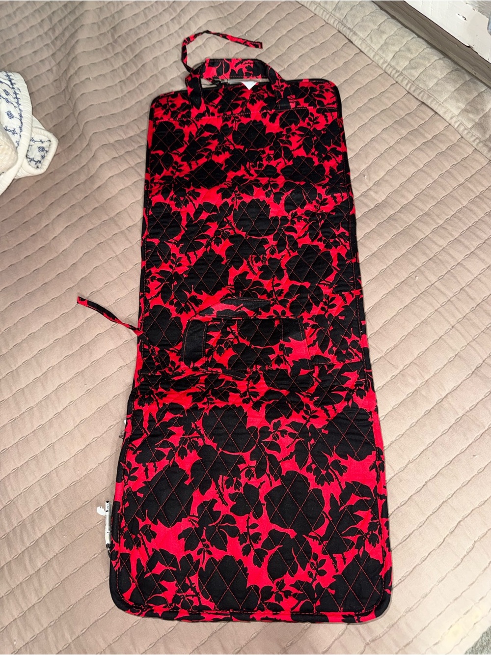 VERA BRADLEY Hanging Organizer Cosmetic Case - Silhouette Floral Red Black - NWT